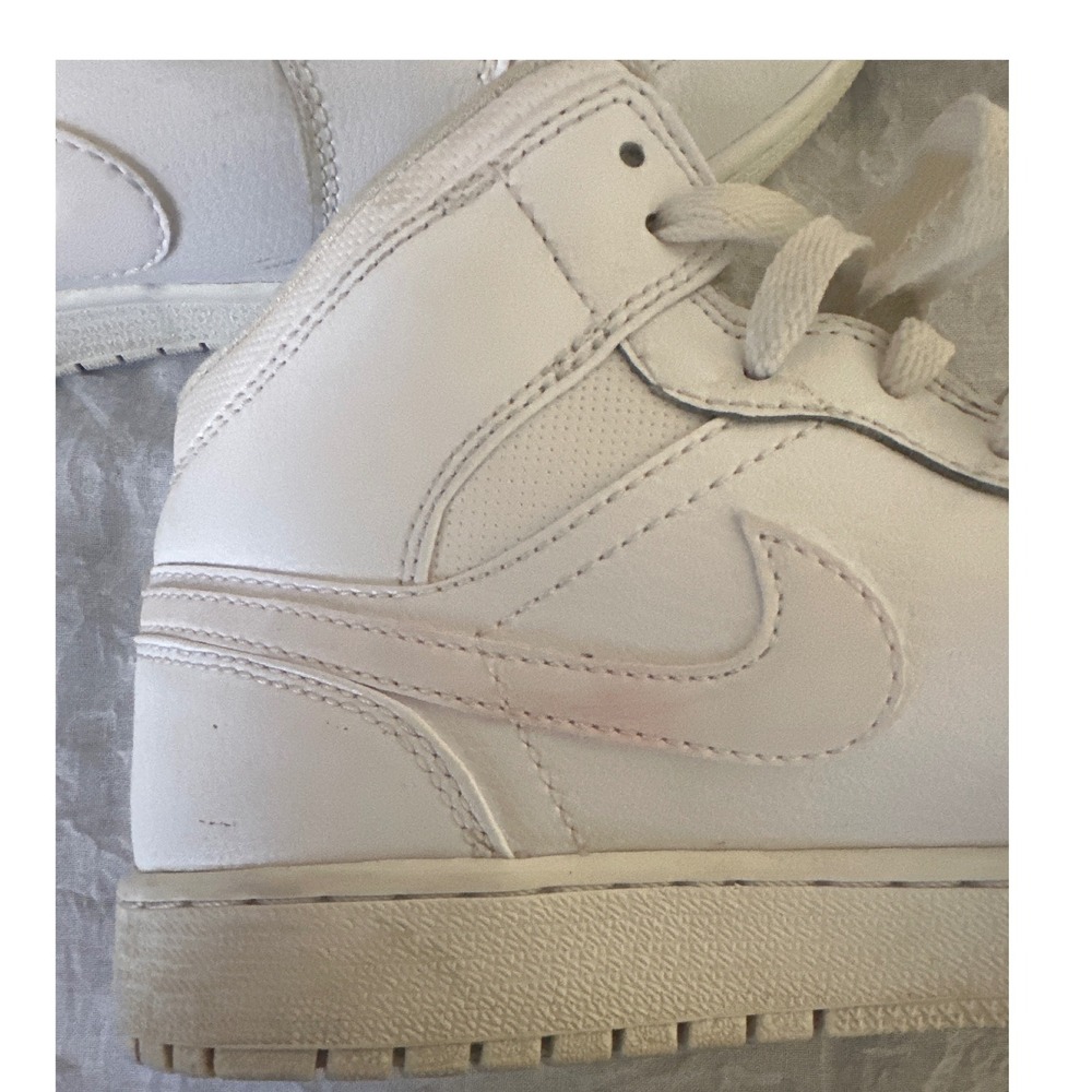 Nike Air Jordan 1 Mid White Sneakers Basketball Shoes Youth Size 6.5Y 554725-102 - Picture 4 of 7